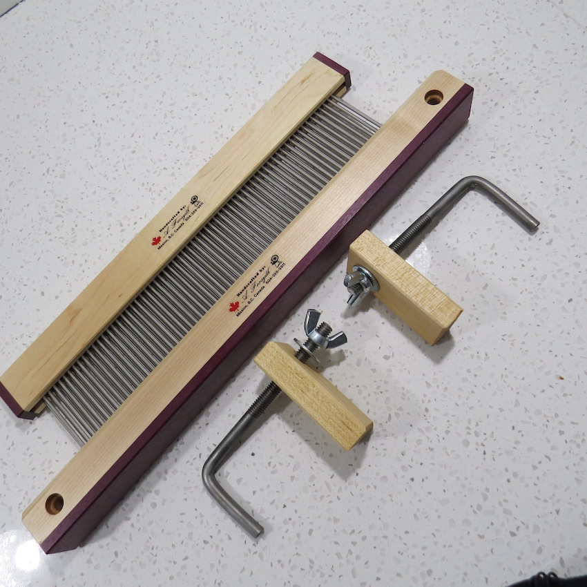 Hackle with clamps